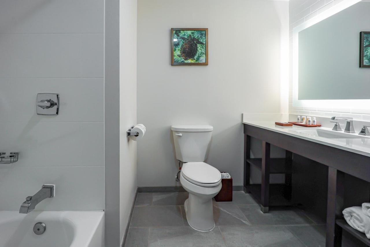 Comfort Inn & Suites Tobago Signal Hill Экстерьер фото