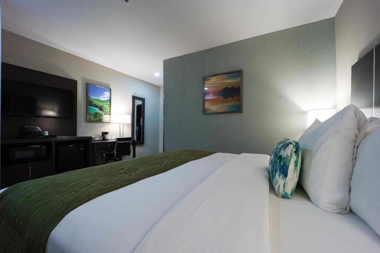 Comfort Inn & Suites Tobago Signal Hill Экстерьер фото