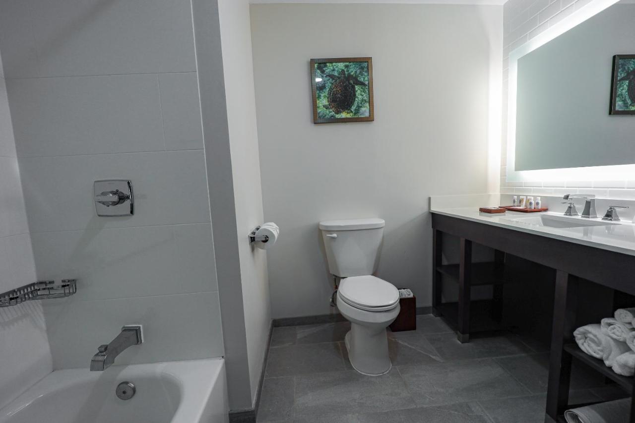 Comfort Inn & Suites Tobago Signal Hill Экстерьер фото