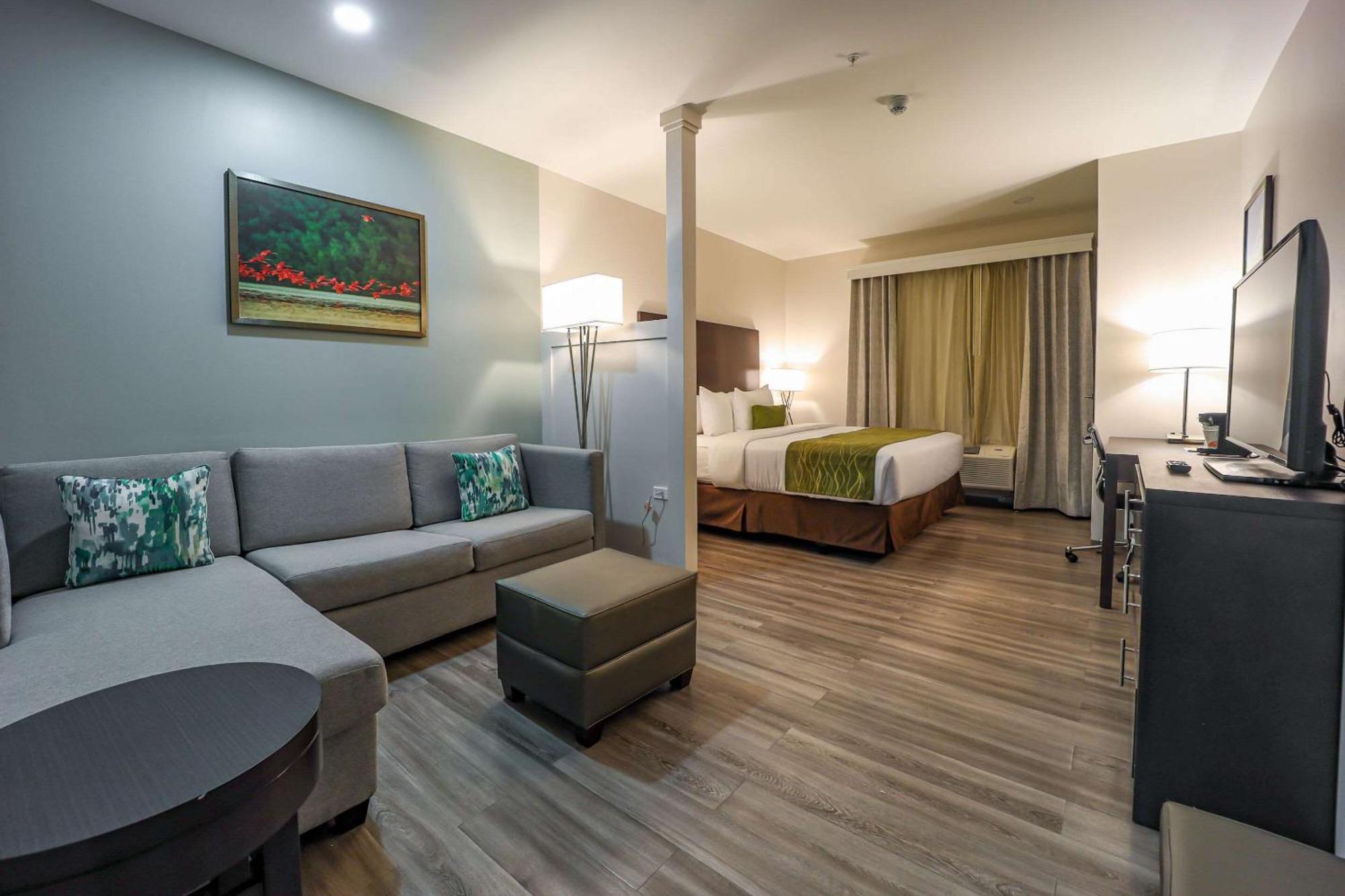 Comfort Inn & Suites Tobago Signal Hill Экстерьер фото