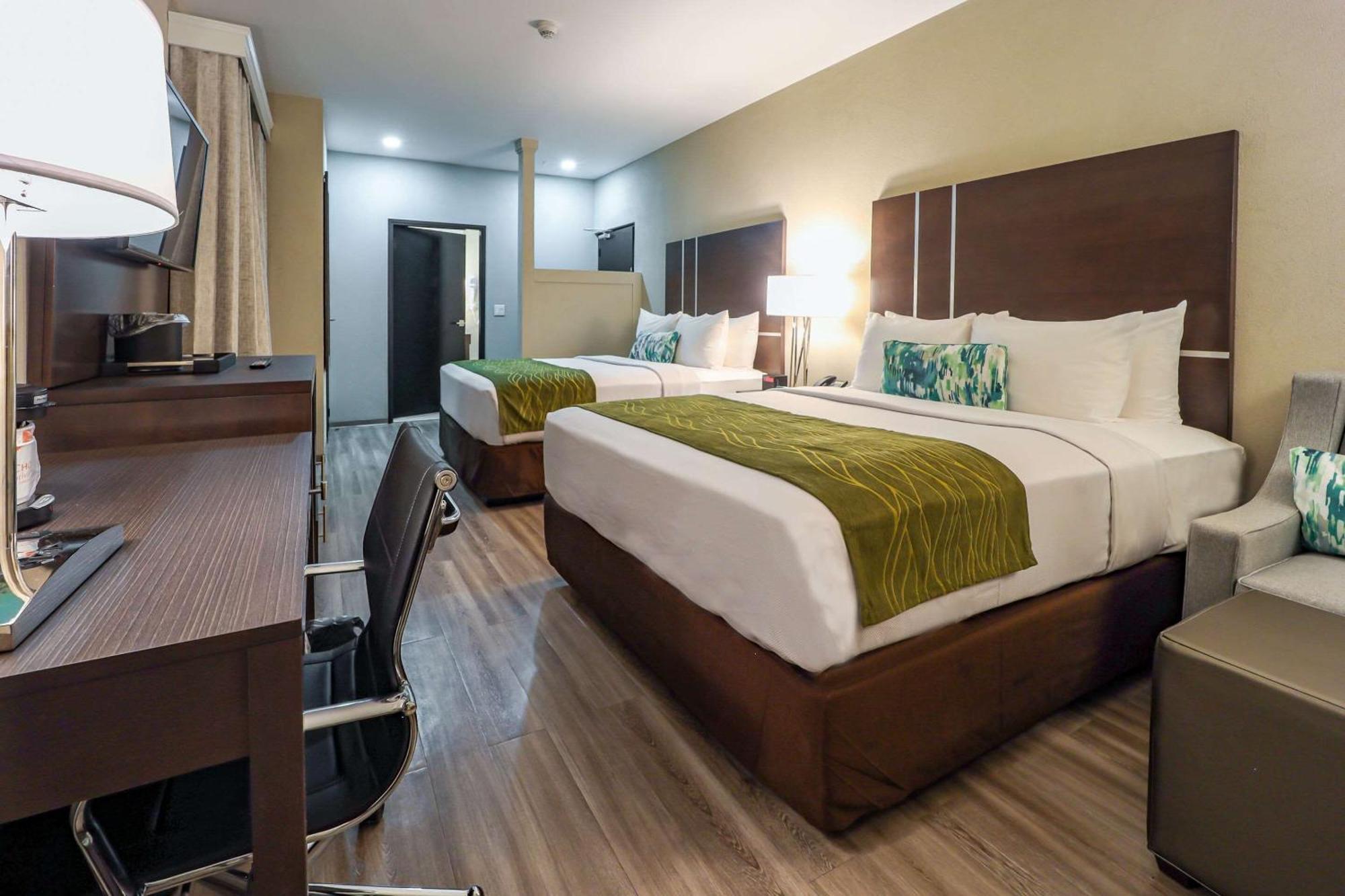 Comfort Inn & Suites Tobago Signal Hill Экстерьер фото