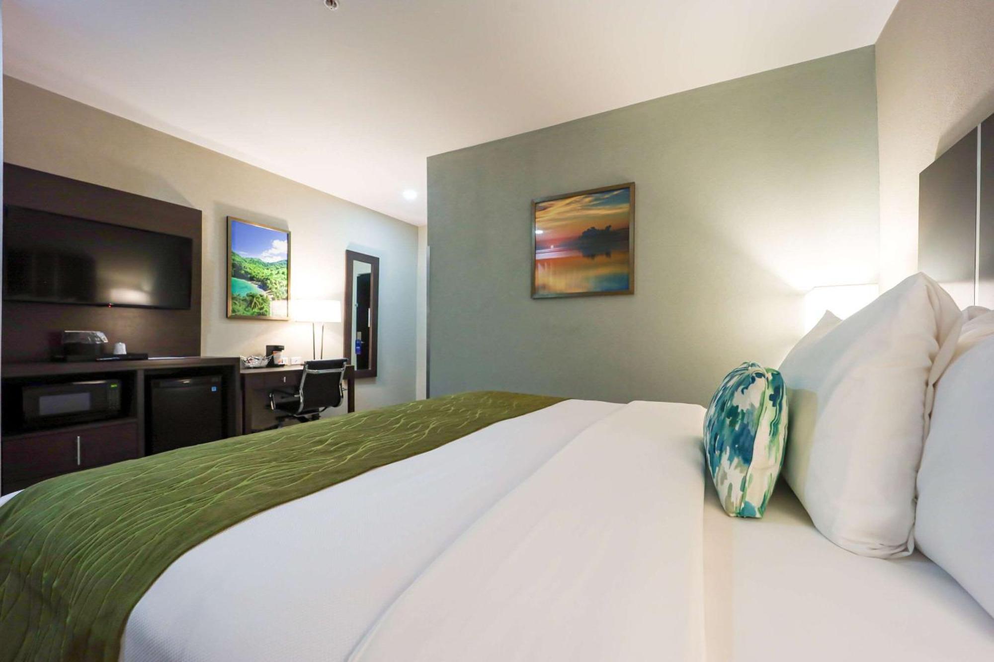 Comfort Inn & Suites Tobago Signal Hill Экстерьер фото